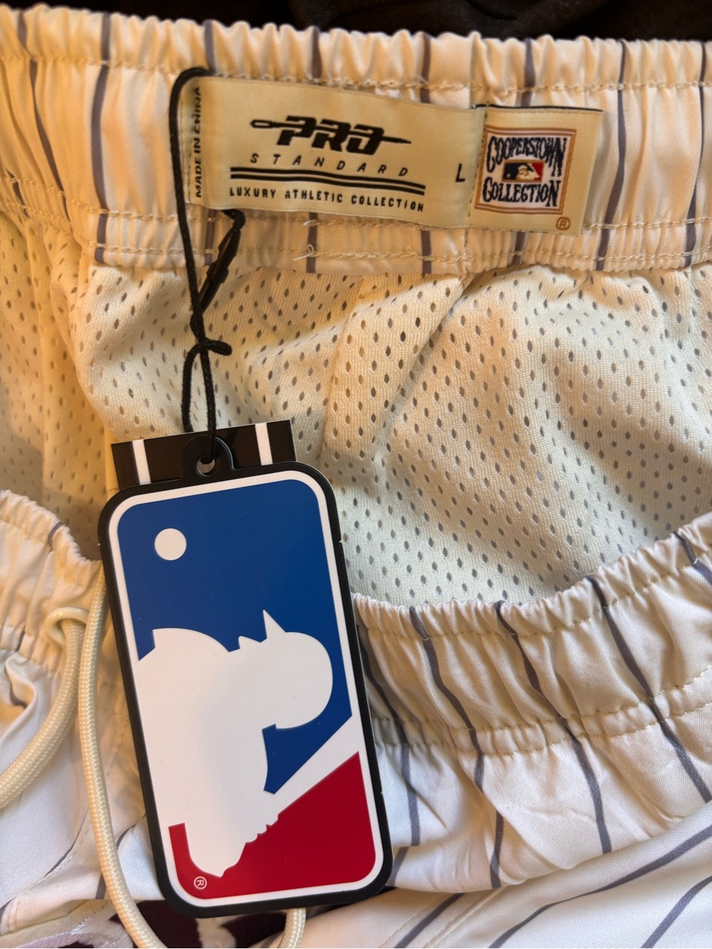 Phillies Pro Standard men's shorts size large NWT - Picture 3 of 4